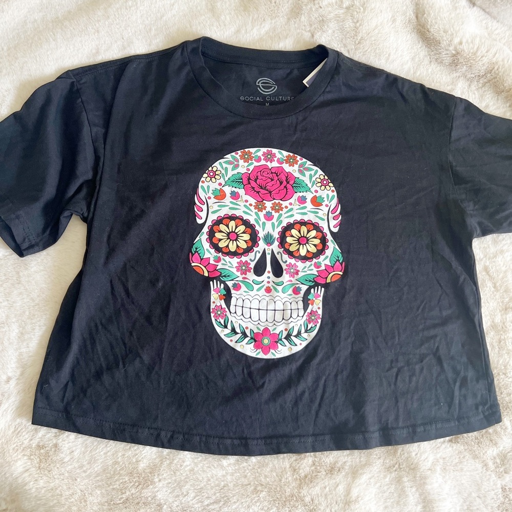 NWT Sugar skull cropped tee